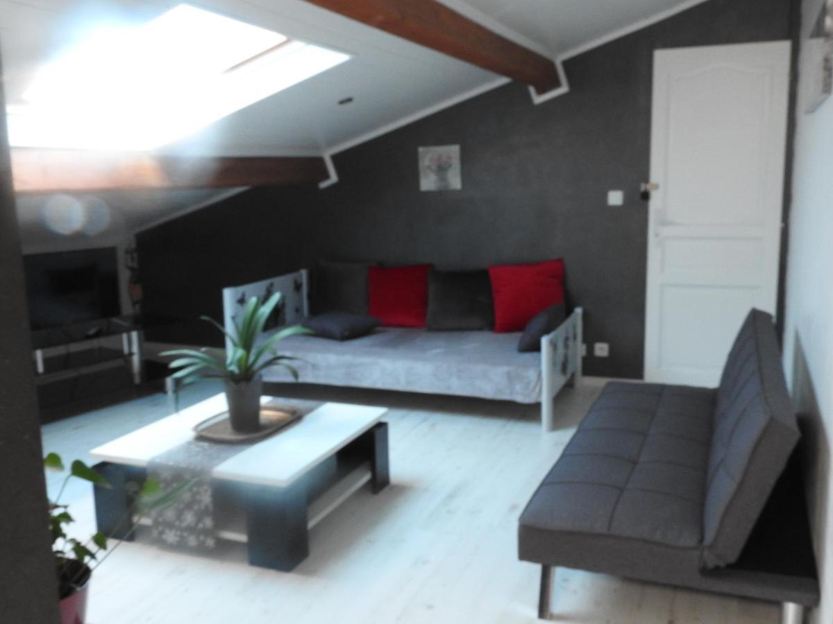 Appartement Mansarde Et Climatise 50 M2 Pompignan  Exteriör bild