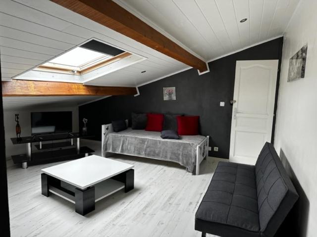 Appartement Mansarde Et Climatise 50 M2 Pompignan  Exteriör bild