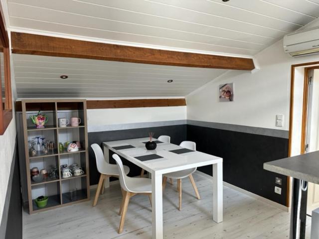 Appartement Mansarde Et Climatise 50 M2 Pompignan  Exteriör bild