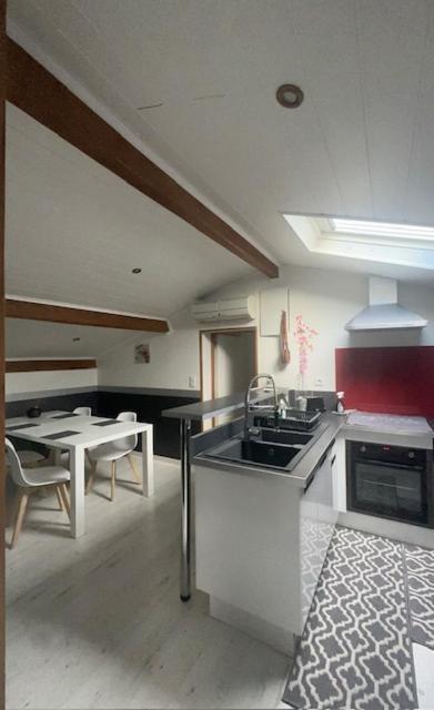 Appartement Mansarde Et Climatise 50 M2 Pompignan  Exteriör bild