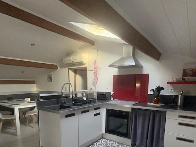 Appartement Mansarde Et Climatise 50 M2 Pompignan  Exteriör bild