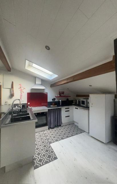 Appartement Mansarde Et Climatise 50 M2 Pompignan  Exteriör bild