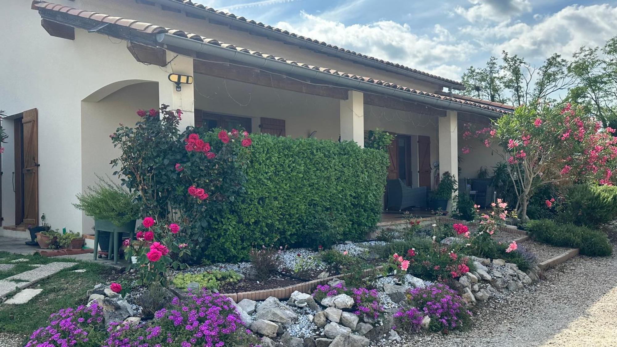 Appartement Mansarde Et Climatise 50 M2 Pompignan  Exteriör bild